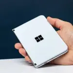 Microsoft Surface Duo riceve finalmente Android 11