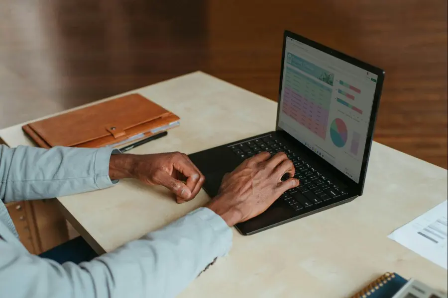 Come creare una postazione di smart working nella propria camera