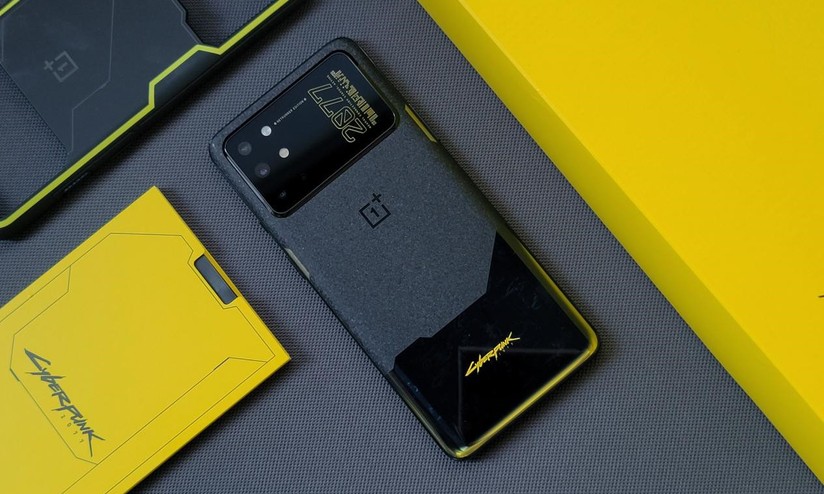 OnePlus 8T Cyberpunk 2077 Edition è disponibile in Cina: ecco l'unboxing