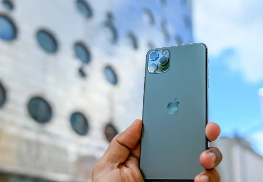 iPhone 11 Pro Max: fotocamera selfie migliorata, ma lontana dai top