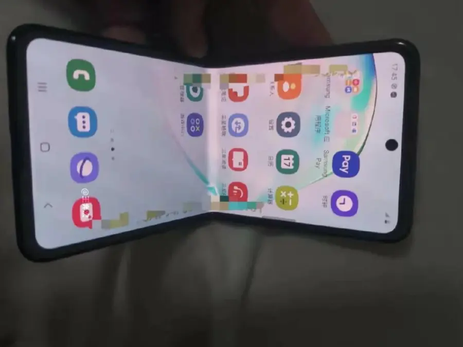 Galaxy Fold 2 avrà un nuovo design in stile Motorola Razr