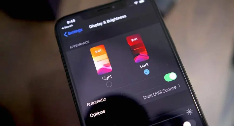 iOS 13: Dark Mode aumenta l'autonomia degli iPhone OLED