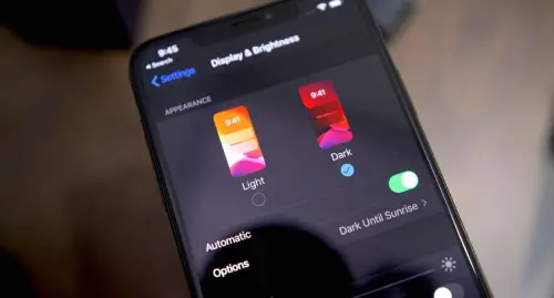 iOS 13: Dark Mode aumenta l'autonomia degli iPhone OLED