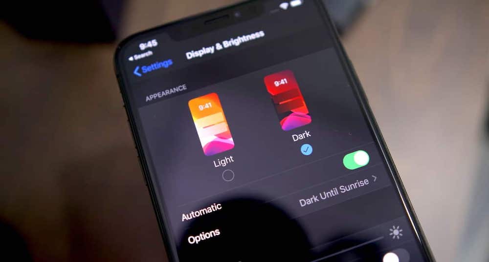 iOS 13: Dark Mode aumenta l'autonomia degli iPhone OLED