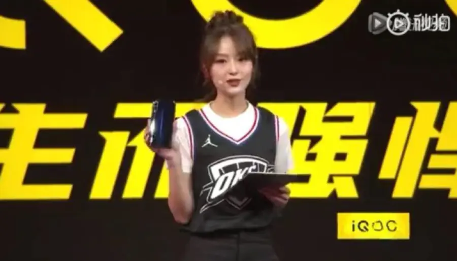 Il nuovo smartphone IQOO è ufficialmente un mostro di potenza