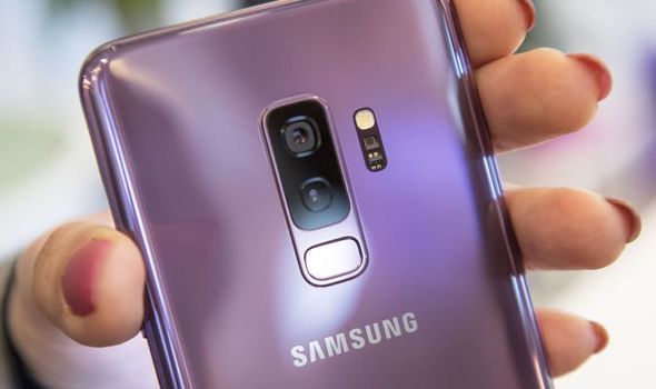 Galaxy S10+: i nuovi benchmark lo avvicinano alle prestazioni di iPhone XS