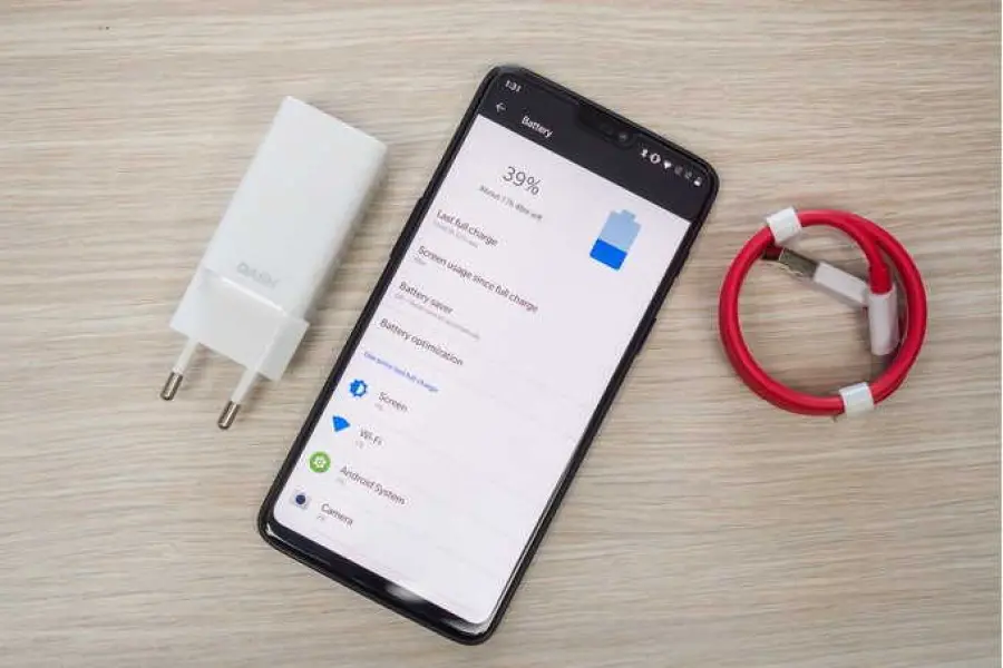 OnePlus deposita il marchio Warp Charge. Addio al Dash Charge?