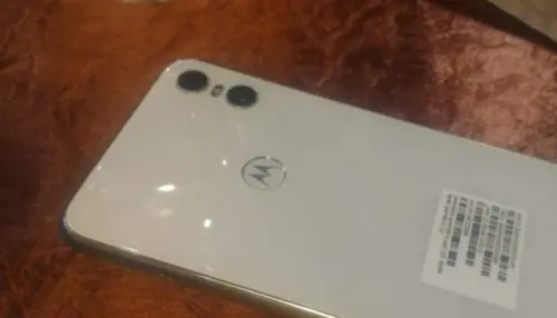 Motorola One ottiene la certificazione 3C e si mostra in nuove immagini reali