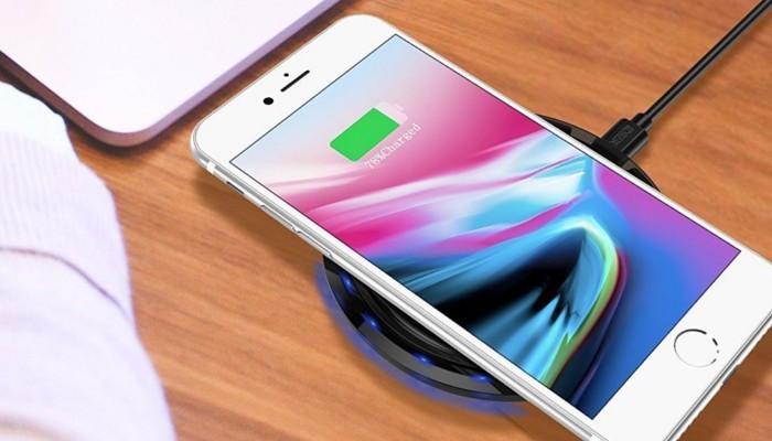 Basetta di ricarica wireless per Galaxy S9, iPhone 8 ed iPhone X in sconto oggi su Amazon