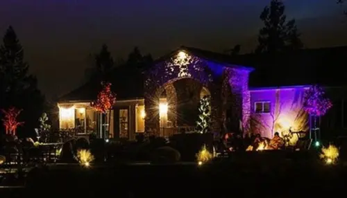 Anima gli esterni del tuo appartamento con LE, il Proiettore Faro 10W RGB a 16 colori