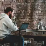 Quali tecnologie deve assolutamente avere con sé un viaggiatore moderno