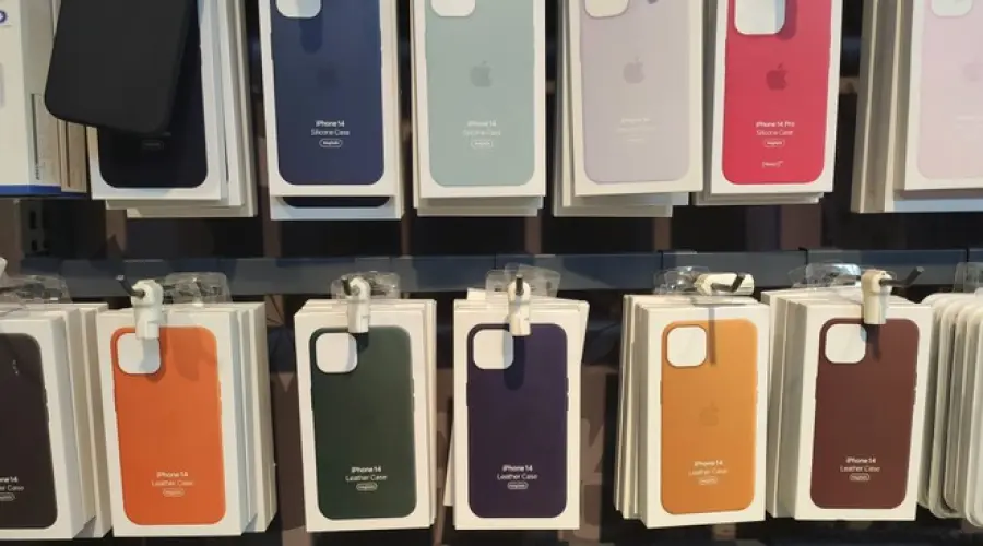 iPhone 14: in attesa della presentazione, ecco le cover in pelle ufficiali