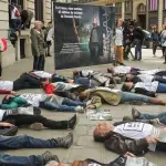 Apple: nuova protesta degli attivisti francesi Attac