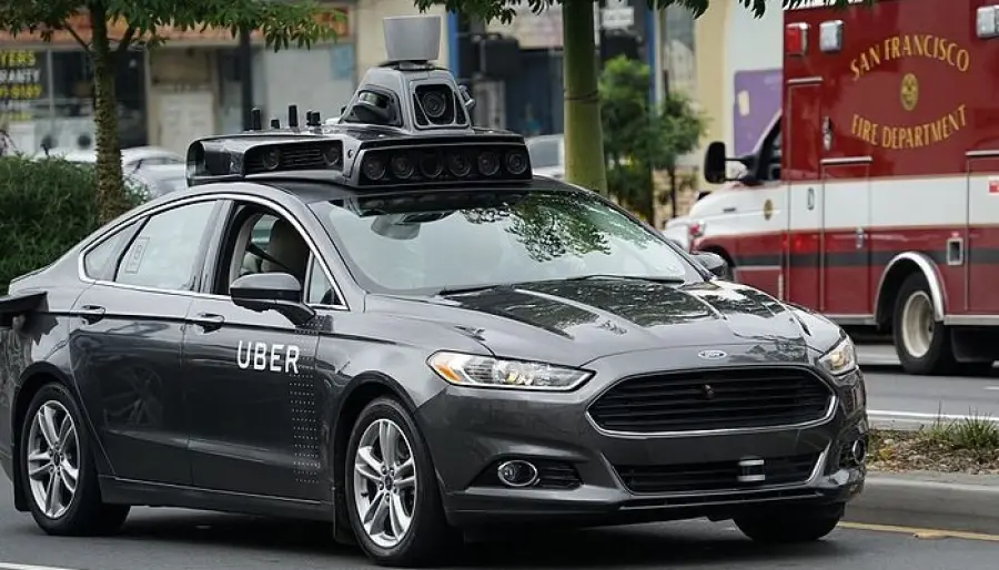 Smart Car Uber, l'auto a guida autonoma uccide una donna