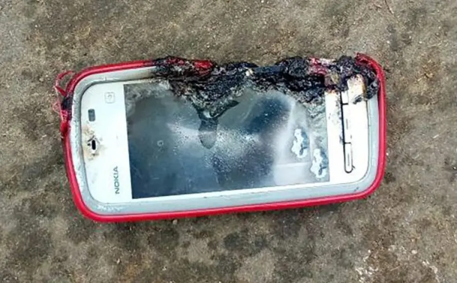 Nokia 5233 esplode uccidendo una ragazza adolescente