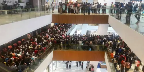 iPhone 5s in super sconto, il negozio viene invaso dagli acquirenti