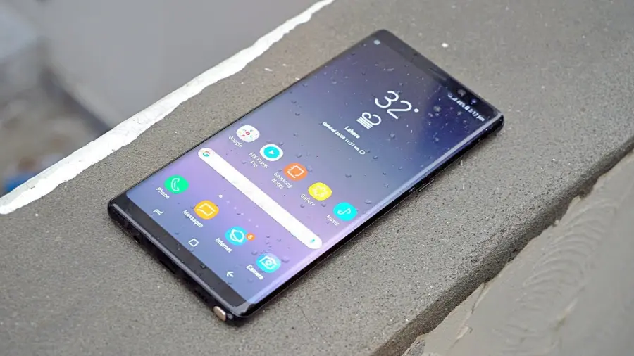 Samsung Galaxy Note 8, sbarca in Italia l'aggiornamento di sicurezza