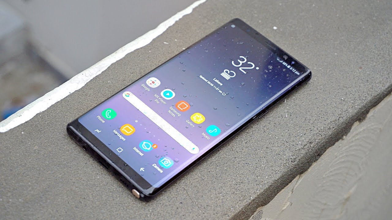 Samsung Galaxy Note 8, sbarca in Italia l'aggiornamento di sicurezza
