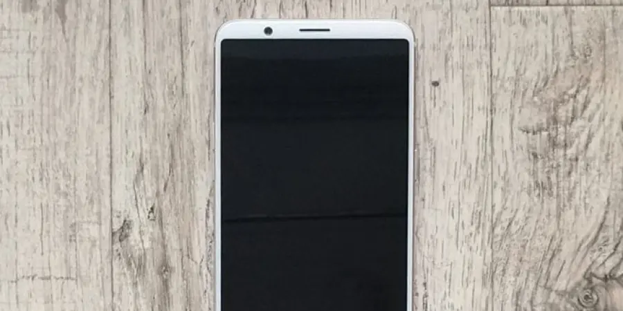OnePlus 5T bianco esiste secondo nuove indiscrezioni in rete