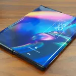 Motorola sviluppa il suo primo smartphone arrotolabile