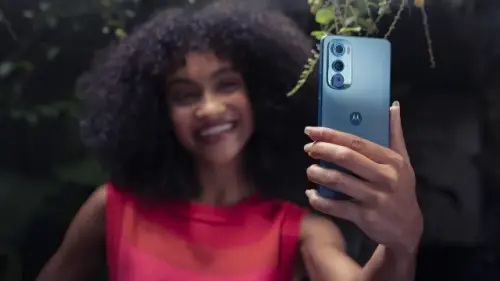 Motorola Edge 30 è ufficiale: non solo sottile e potente, ma anche già in sconto