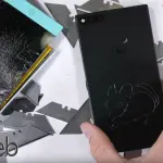 Razer Phone torturato da JerryRigEverything