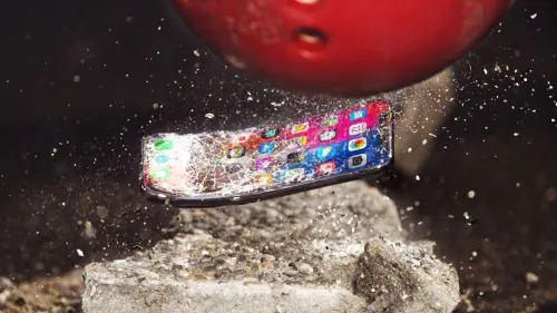 iPhone X sfida una palla da Bowling, chi avrà la meglio?