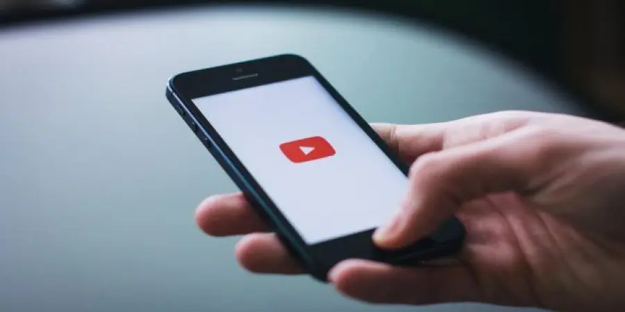 YouTube consuma troppa batteria su iPhone X: Google lavora ad un fix