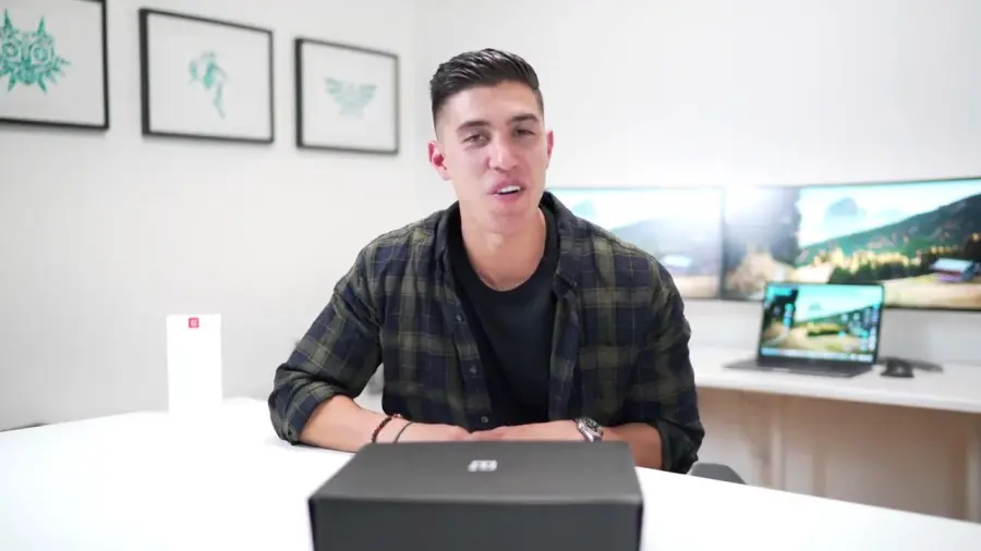 OnePlus 5T, ecco anche l'unboxing video