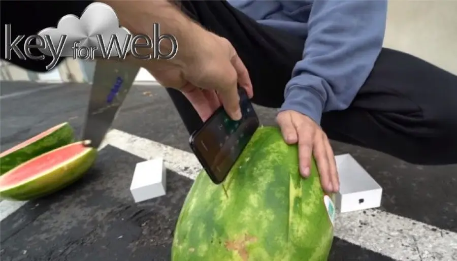 iPhone X, un’anguria, avete già capito che non finirà bene