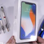 iPhone X sotto i ferri durante il test di JerryRigEverything