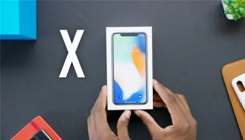 iPhone X in un primo spettacolare unboxing a tre giorni dal lancio