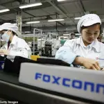 Foxconn sospende la produzione, bloccati anche gli iPhone