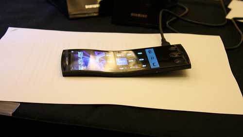 LG potrebbe commercializzare i primi display flessibili entro l’anno