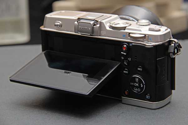 La prossima Olympus? Una mirrorless