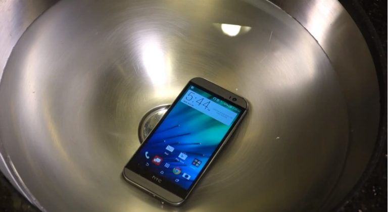 HTC One M8 sarà resistente anche all’acqua?