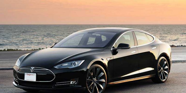 Tesla: in Germania non potrà utilizzare il termine ‘Autopilot’, ecco perché