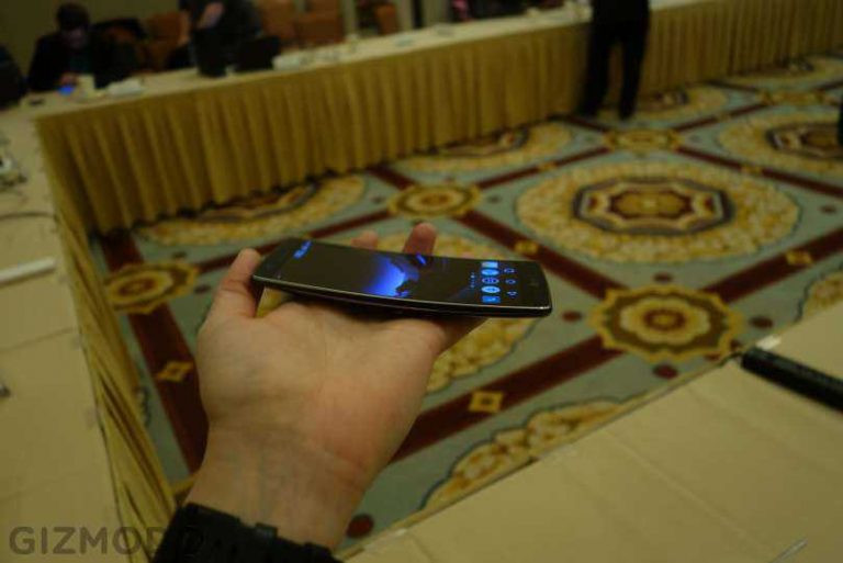 LG G Flex 2 ufficiale: ecco il primo terminale con CPU Snapdragon 810