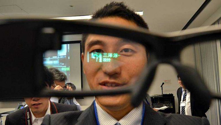 Sony SmartEyeglass dal 10 Marzo in Italia a 670€