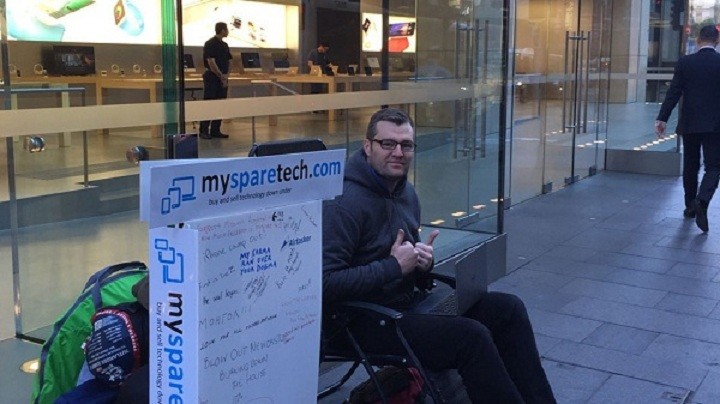 Apple Store: qualcuno è già in coda per i nuovi iPhone 6S