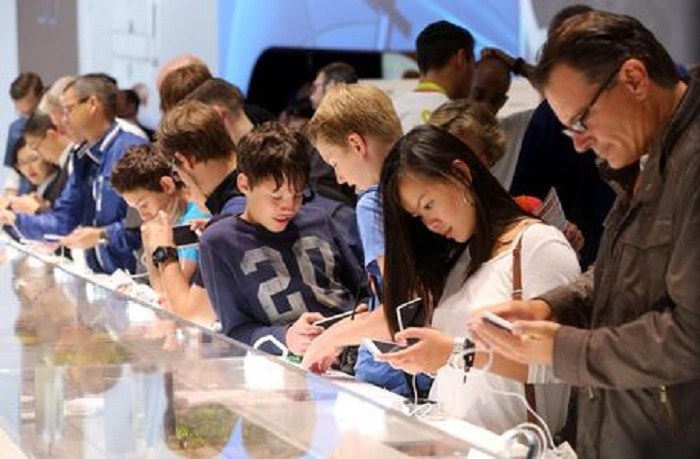 L’88% dei ragazzi va sui social da smartphone