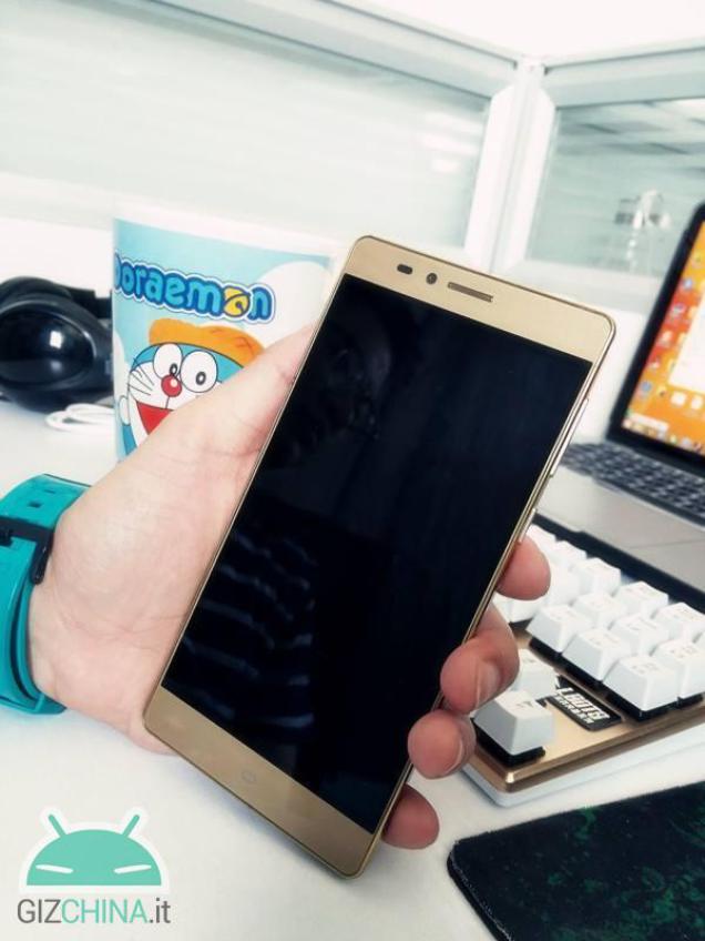 Elephone Vowney in versione gold