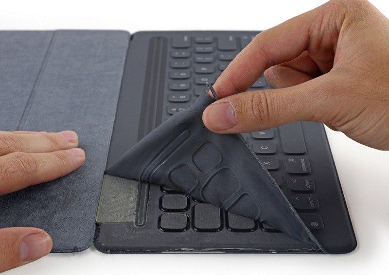 Smart Keyboard smontata da iFixit