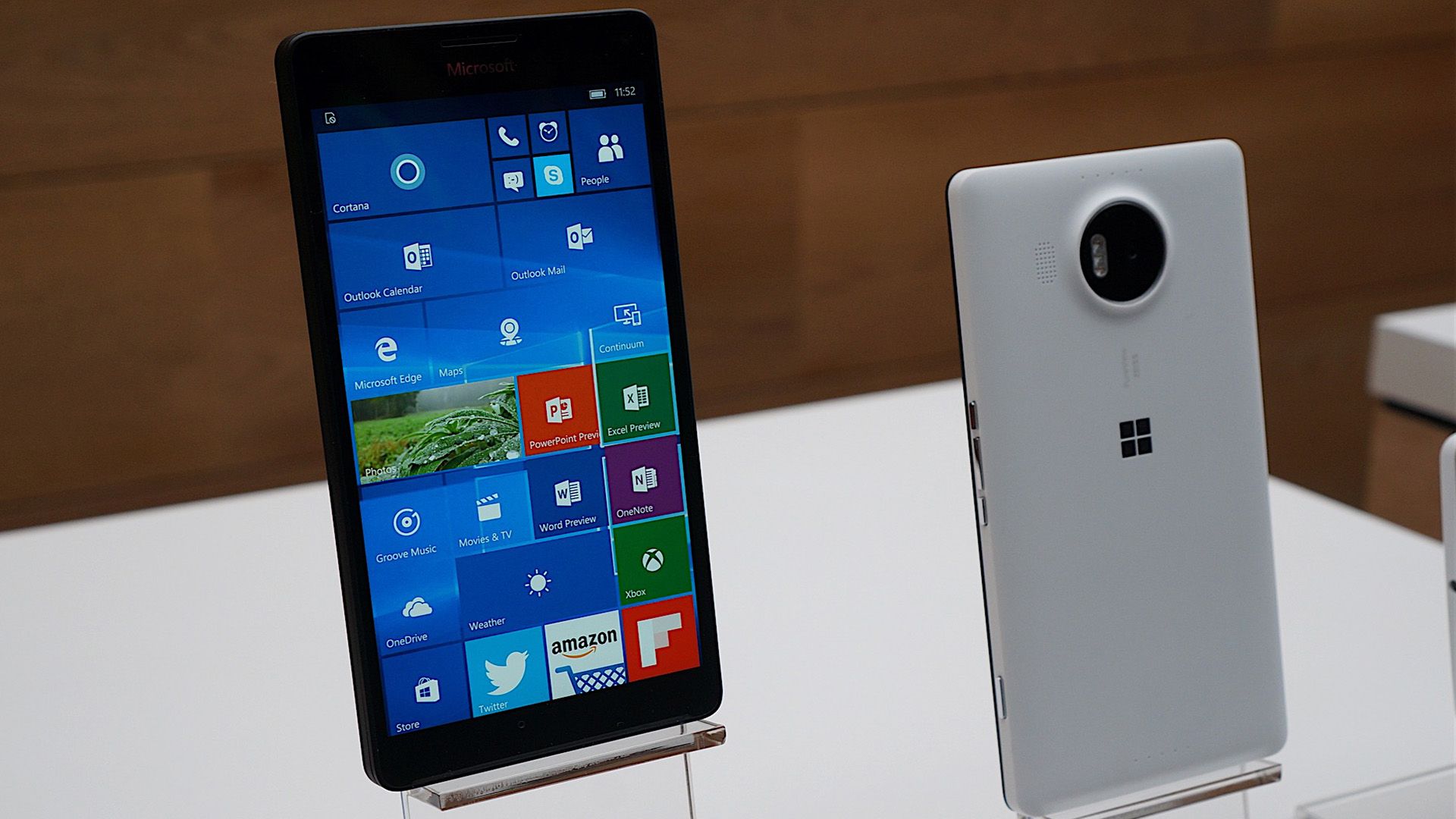 Microsoft Lumia 950 XL vs BlackBerry Priv