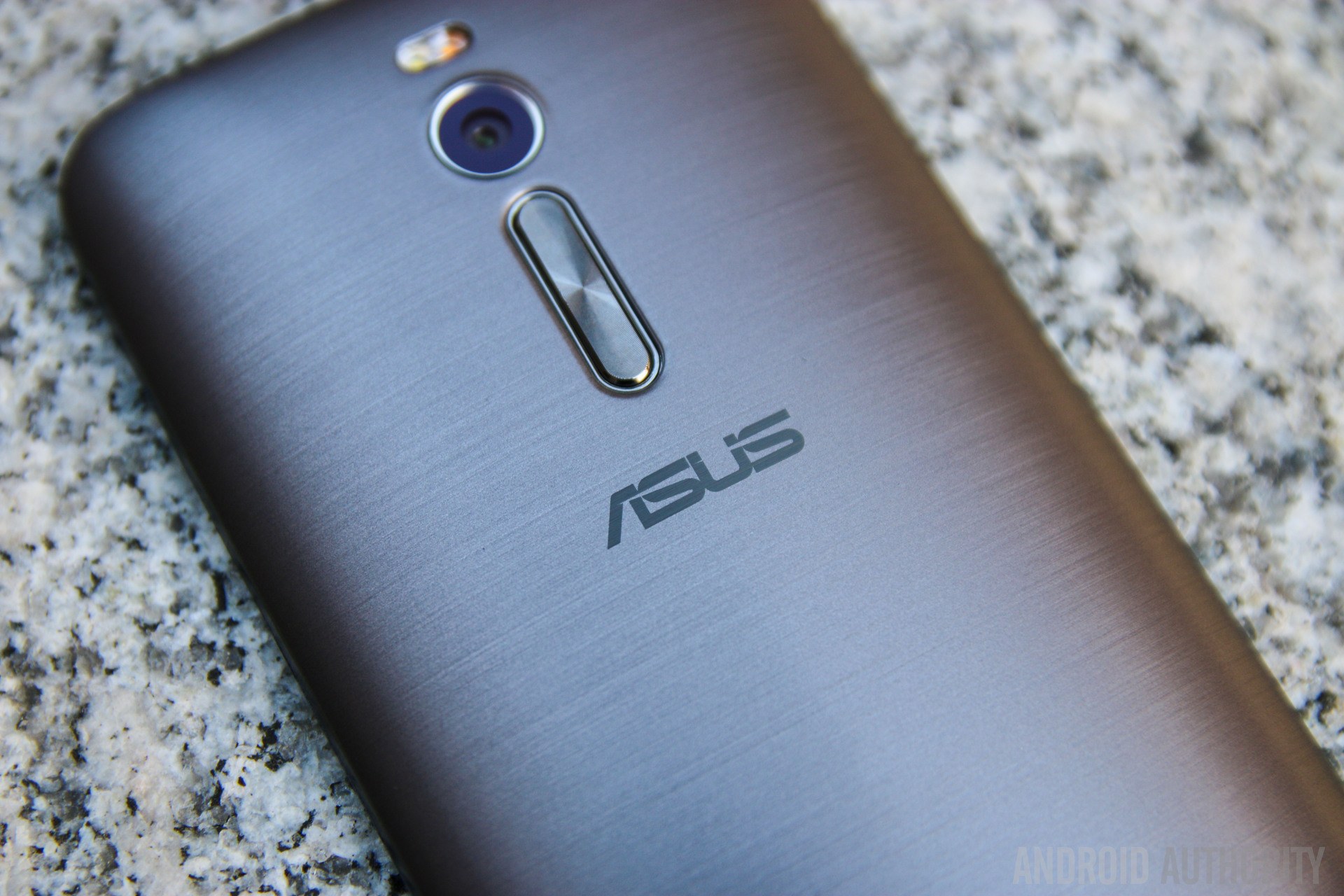 Asus Zenfone 2 vs Xiaomi Mi4