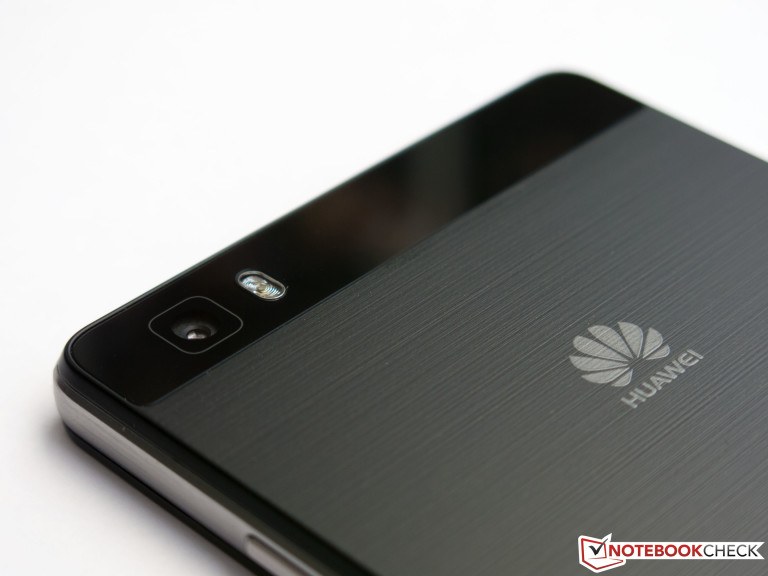 Huawei P8 Lite, un update risolve il problema di ricezione dei messaggi WhatsApp