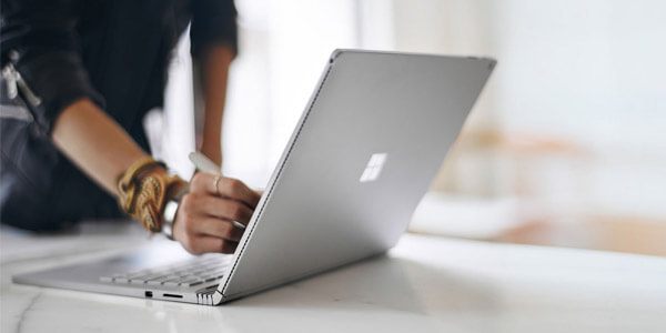Microsoft a lavoro sul battery drain dei nuovi Surface