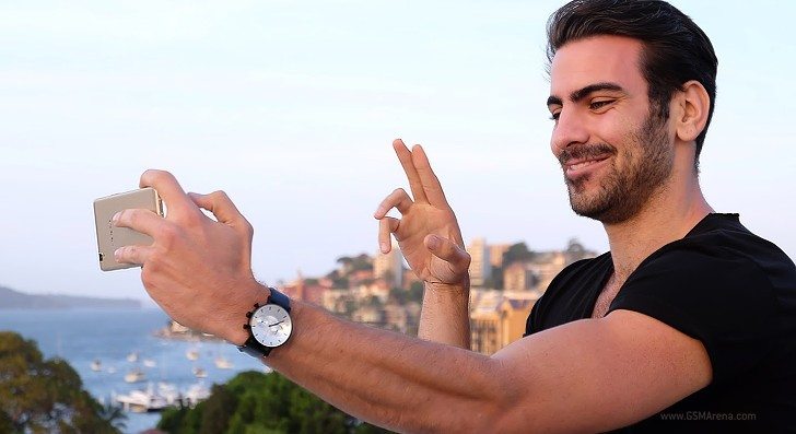 Oppo F1: aperto preordine in Italia