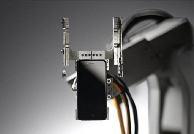 Siri e Liam protagonisti di un nuovo video di Apple