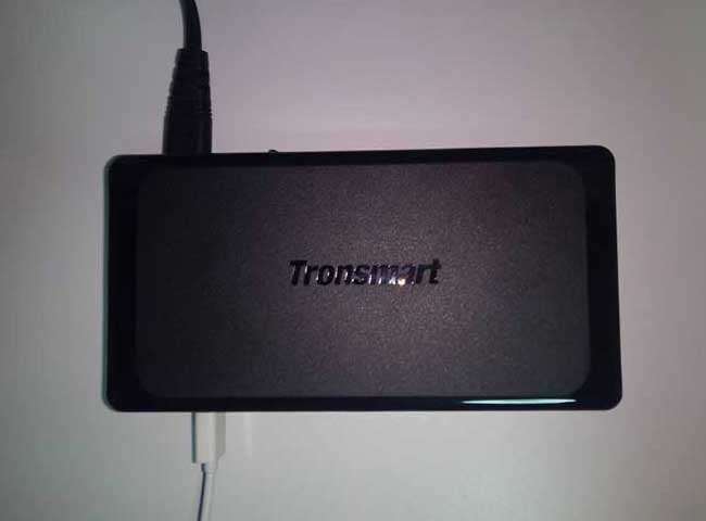Recensione Tronsmart Titan, caricabatterie da scrivania Quick Charge 2.0